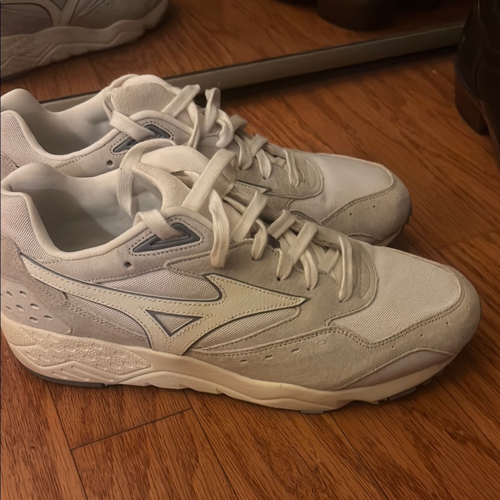 Mizuno x Kith contender Sneakers